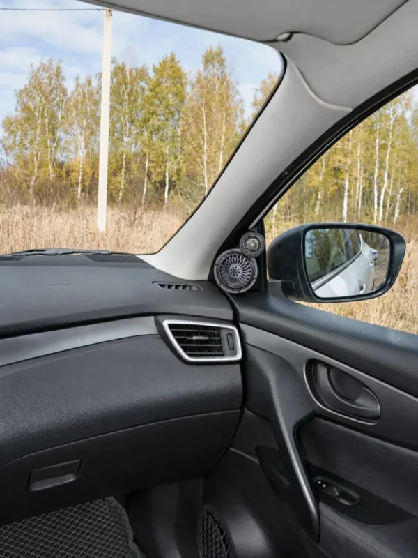 Основа подиумов под твитеры для Nissan Qashqai J11 — фото 9 — Стандартные уголки в двери на Nissan Qashqai J11, сделанные…