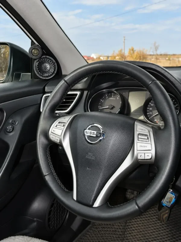 Основа подиумов под твитеры для Nissan Qashqai J11 — фото 7 — Стандартные уголки в двери на Nissan Qashqai J11, сделанные…