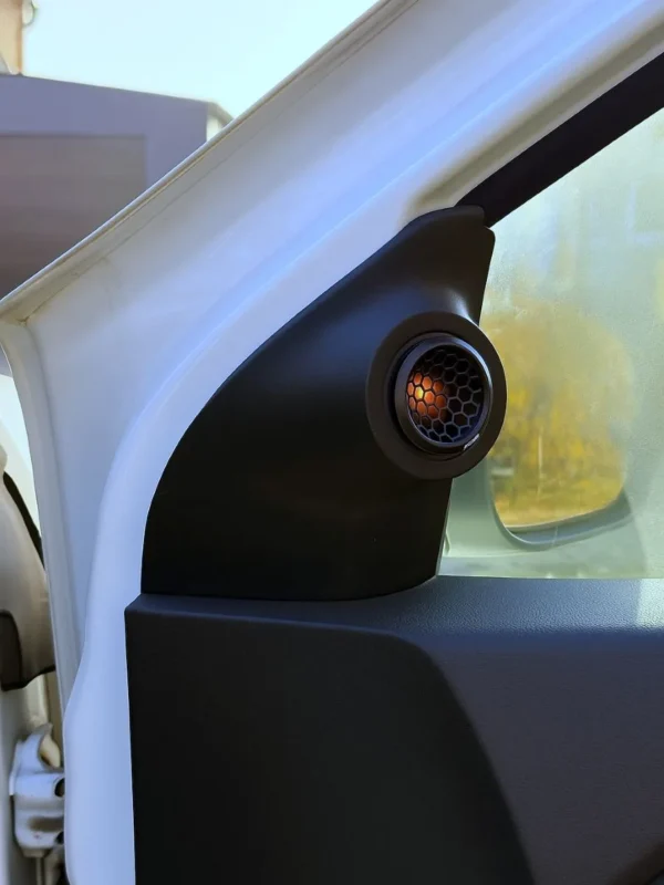 Подиумы уголки в двери под твитеры, пищалки, динамики для RENAULT DUSTER — фото 9 — Стандартные уголки в двери на Renault ...
